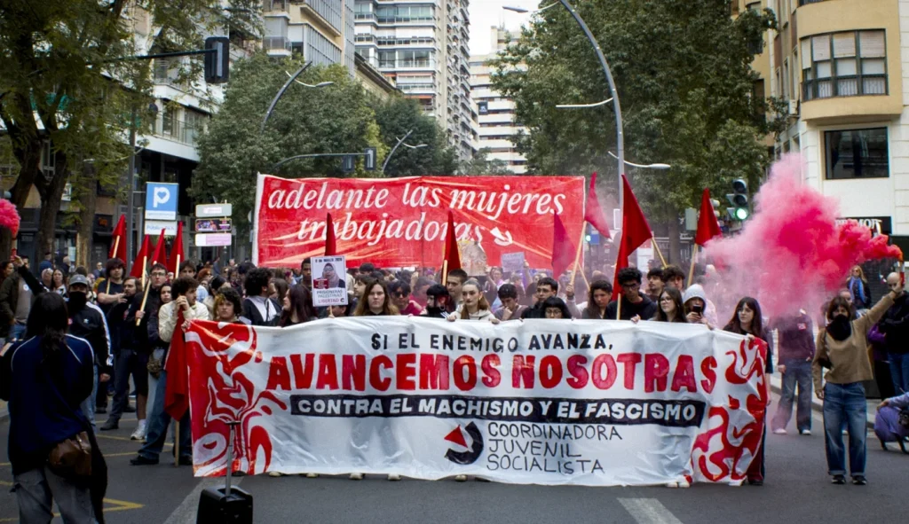 8M: «Si el enemigo avanza, avancemos nosotras»