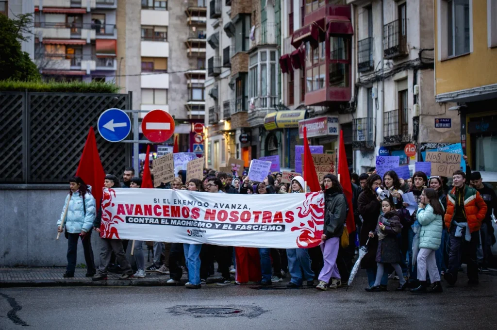 8M: «Si el enemigo avanza, avancemos nosotras»